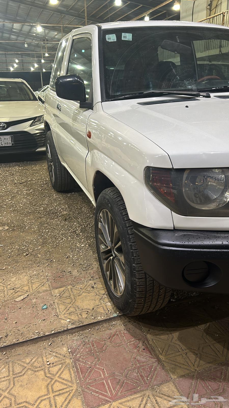 Mitsubishi Pajero 2001, four-cylinder, single door, quarter body63534387845250111