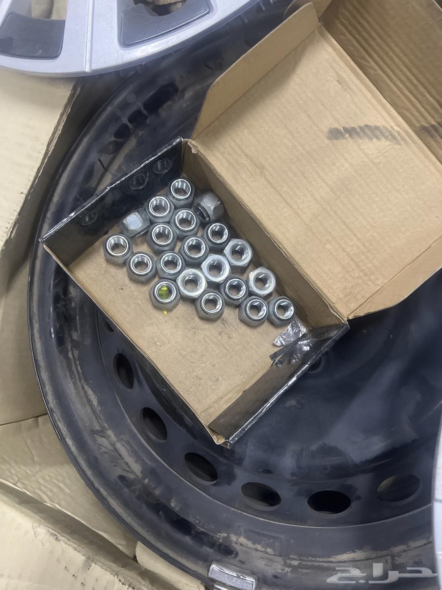 This camera comes with a new lens detached from the 2024 Camry. New.63006381113091112