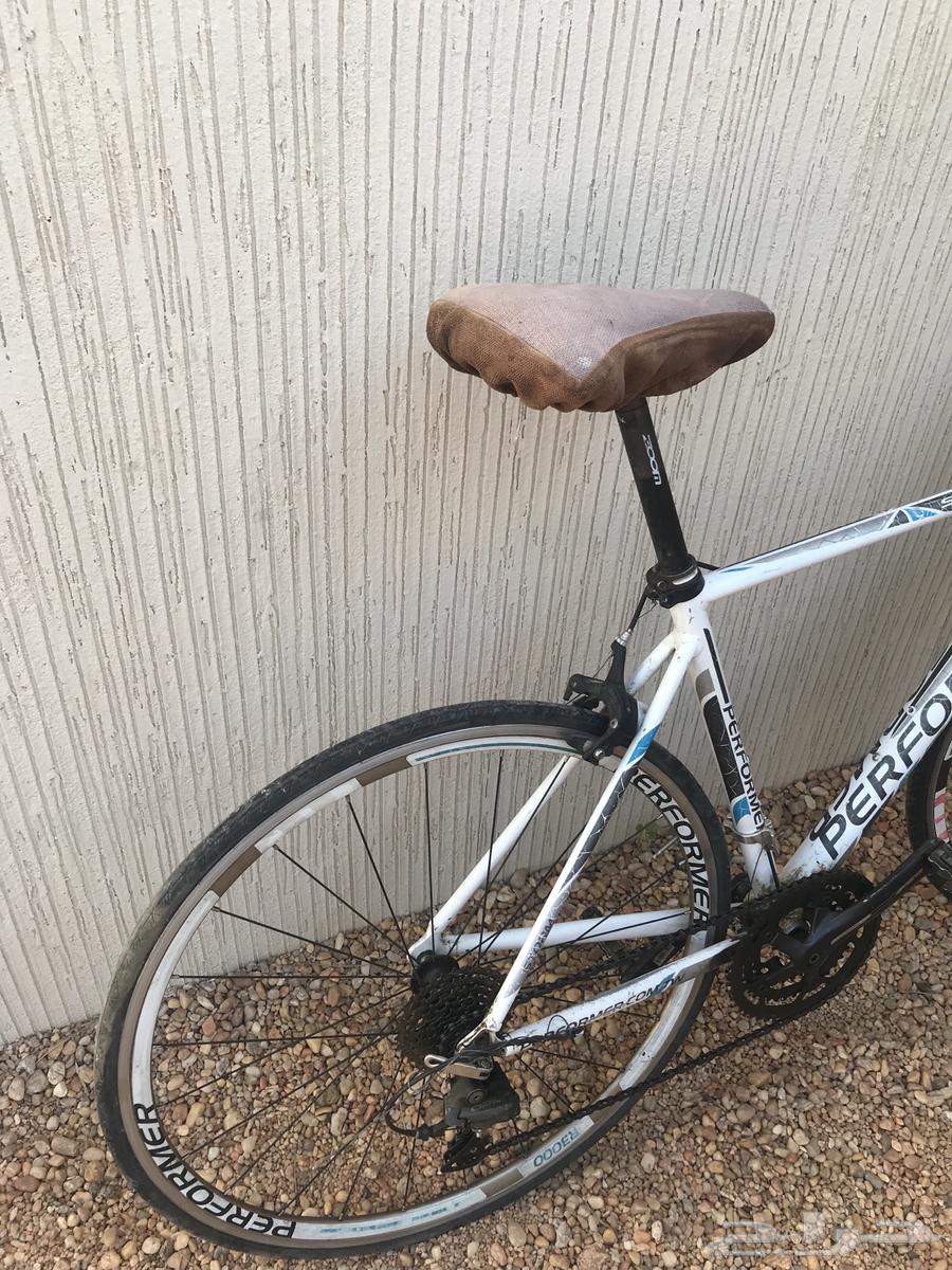 Sports bike with fine tires63616012772353111