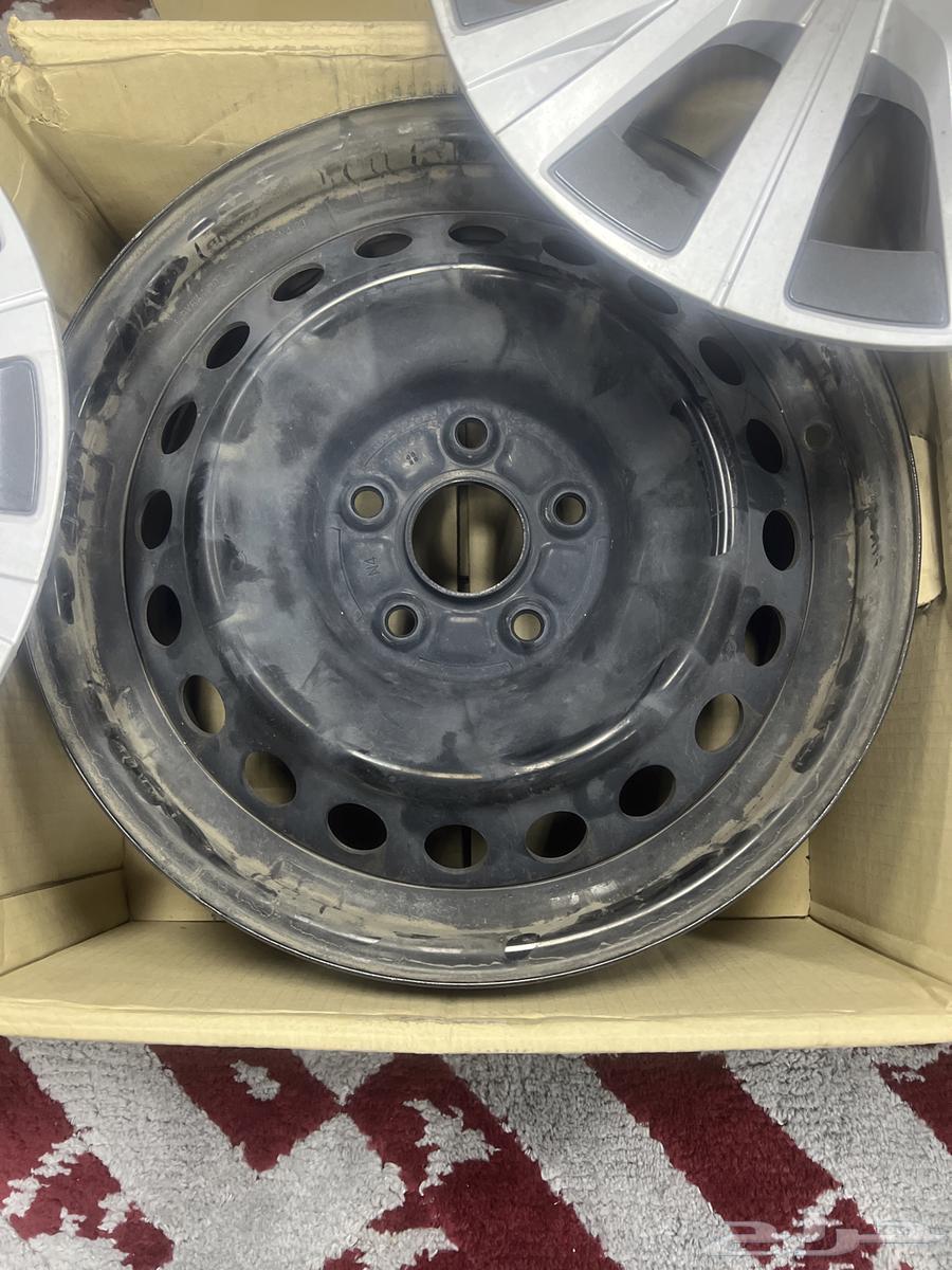 This camera comes with a new lens detached from the 2024 Camry. New.63006381113091113