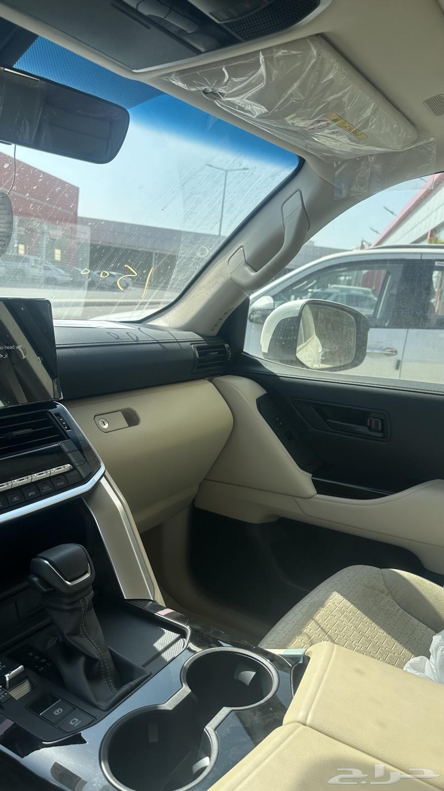 عرض خاص لاندكروزر 2024 L2 بنزين سعودي ب 267.000 شامل الضريبة63530486832129114