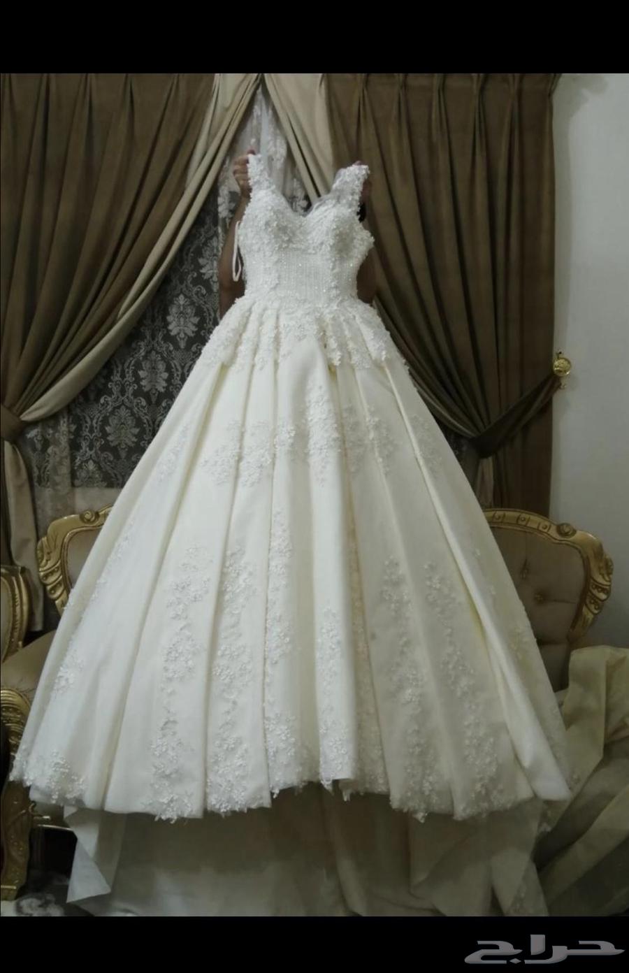 فستان زفاف مع طرحه وجيبون منه وفيه63298609734401113