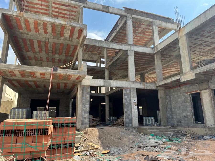 There is a commercial street with a personal building for sale63006407123713113
