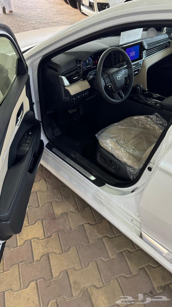 Camry LE white gasoline banks and institutions and companies63533582870785114