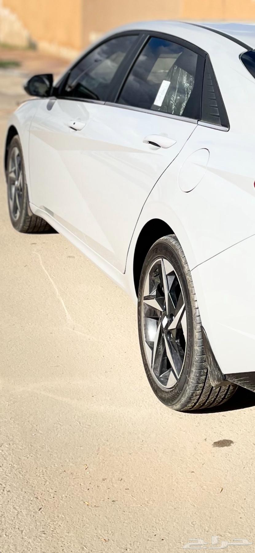 Natura 2023 with automatic transmission, silver concrete color, comfort version.63533989348483112