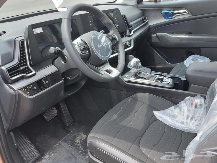 Kia Sportage 2.0 GLS half option, panoramic sunroof, leather seats, priced at 98,000 including63523007829122114