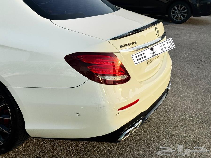 Mercedes E400 model 201763521230309250112