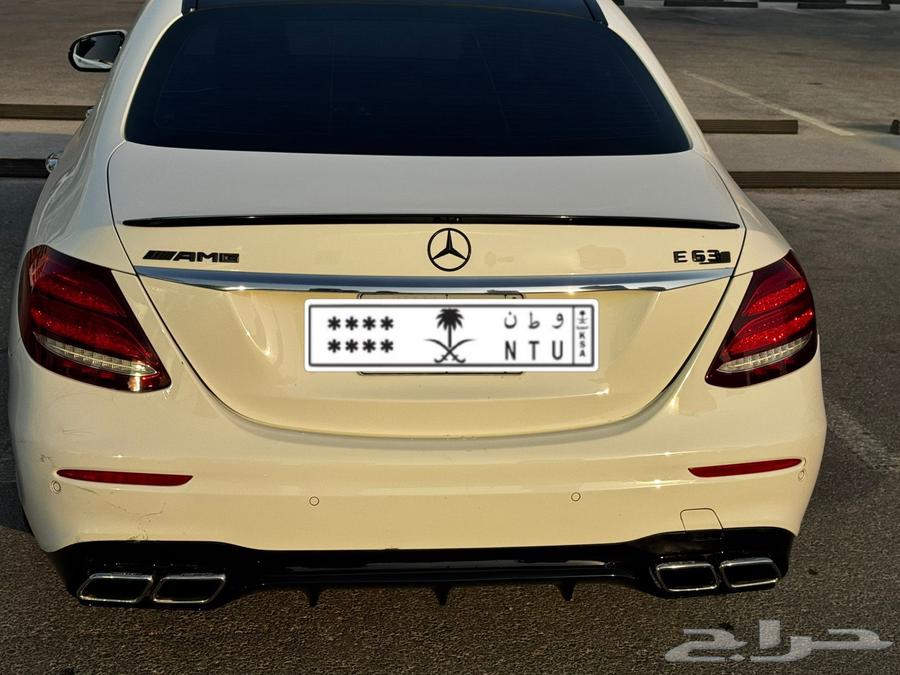 Mercedes E400 model 201763521230309250111