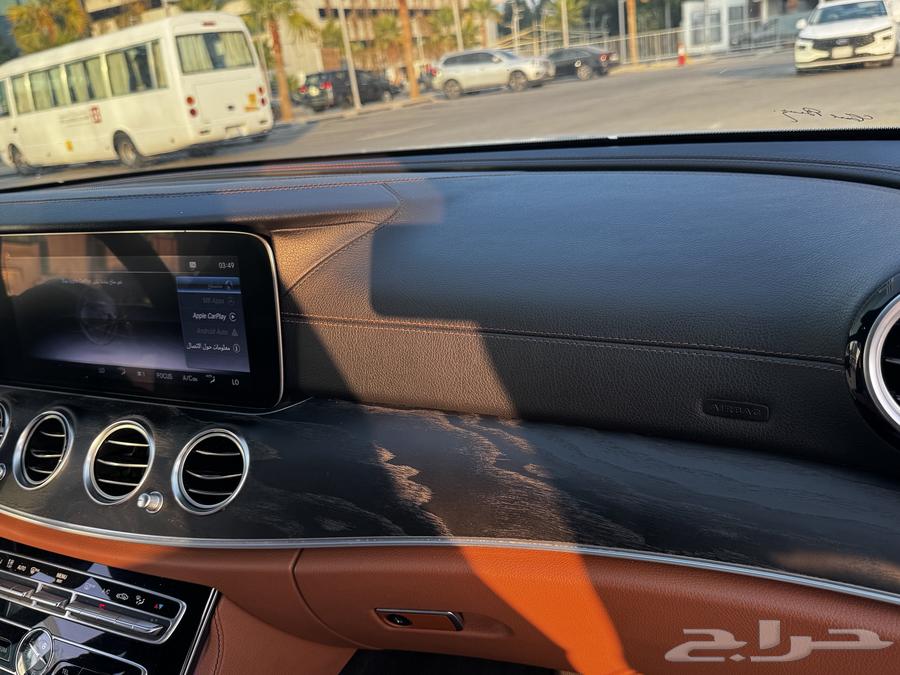 Mercedes E400 model 201763521230309250113