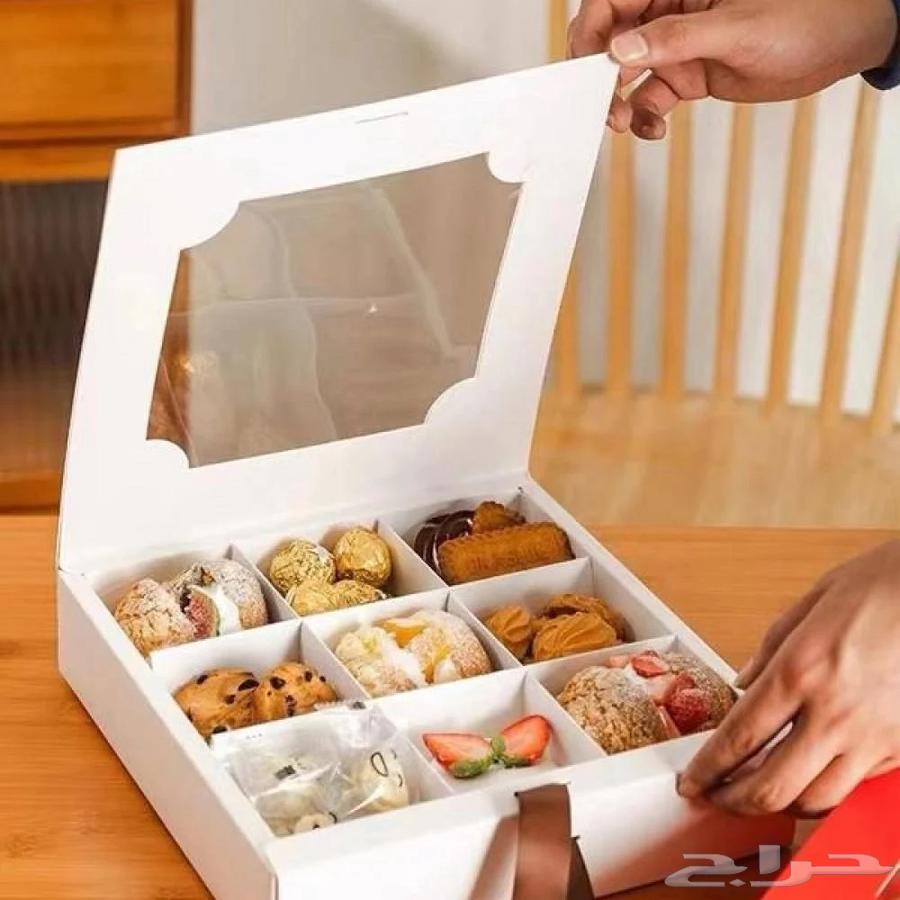 Cardboard box with divided compartments of various sizes63293272365059114