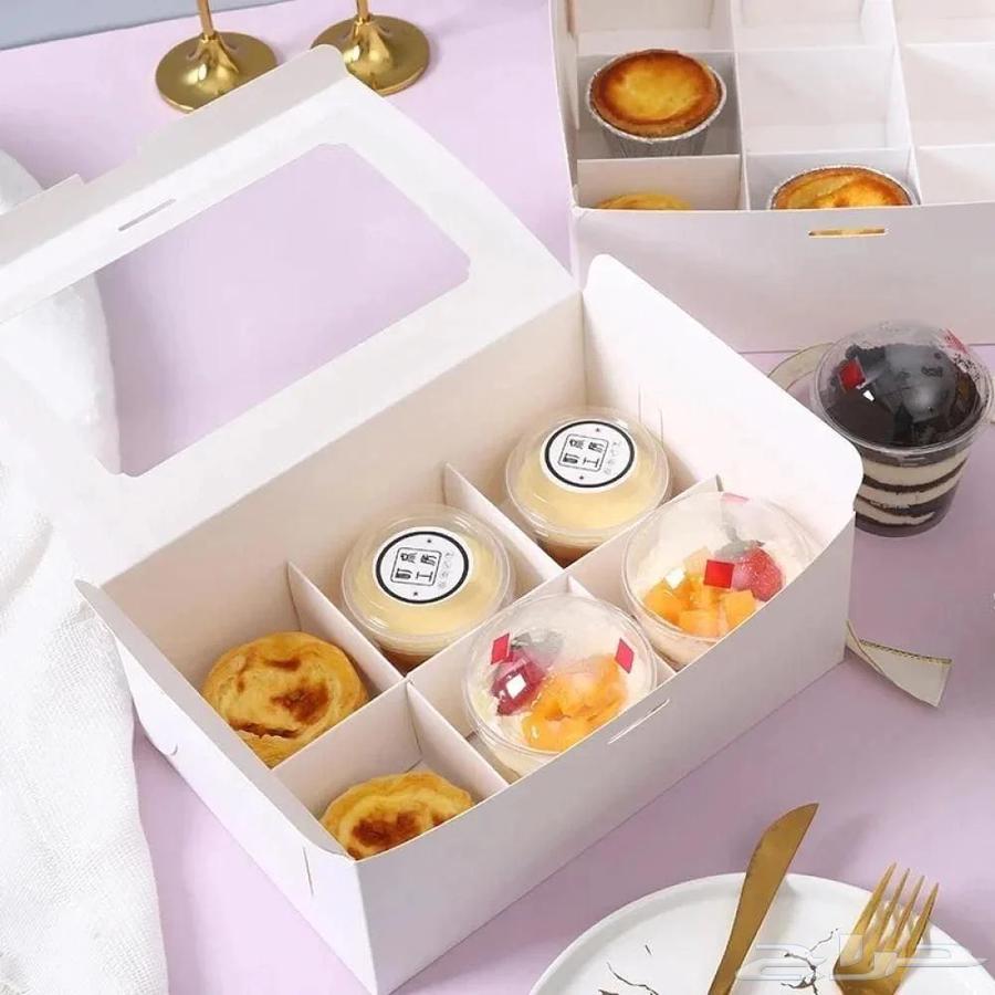 Cardboard box with divided compartments of various sizes63293272365059112