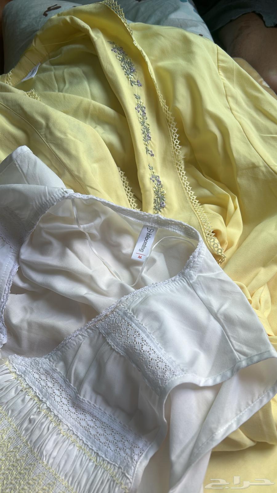 Very clean postpartum clothes, used only once. Bought for 300, selling for 100.63293272410498110