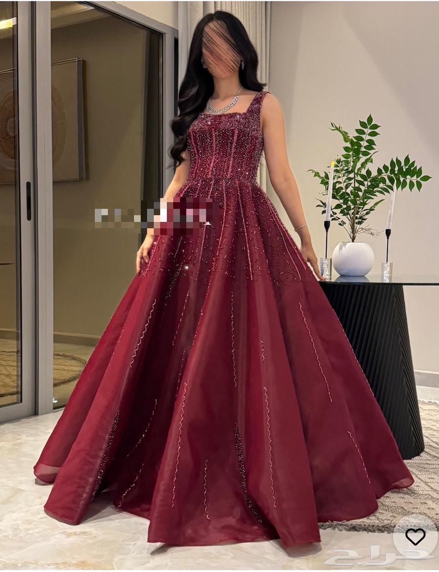Dress size 8, worn once, bought for 1500. I want 1200 for it.63294240196739112