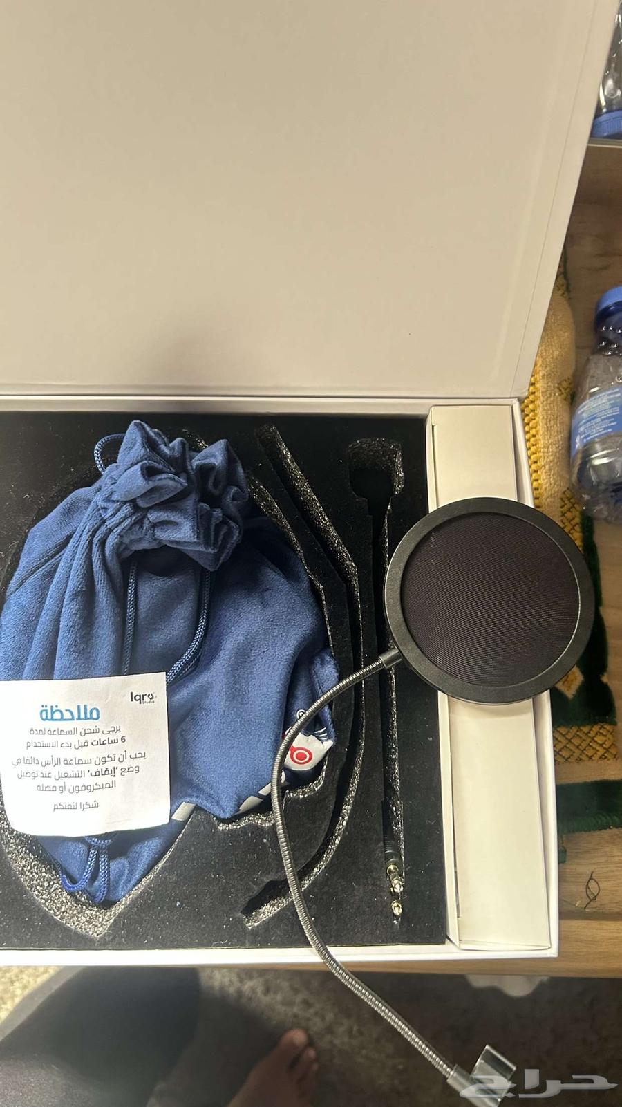 Lightweight portable studio with wireless headphones and microphone63289964542339113