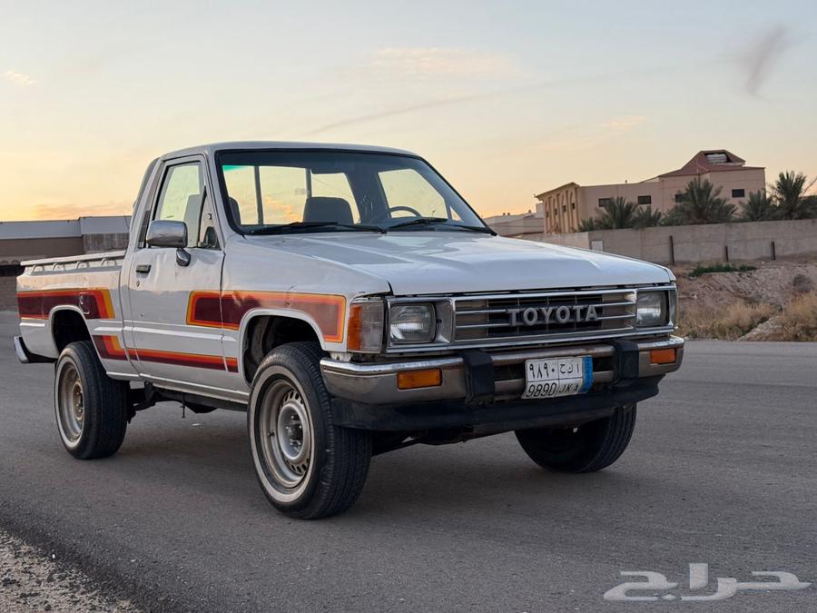 1988 model Hilux, LS1 engine, automatic transmission, petrol635035377994261116
