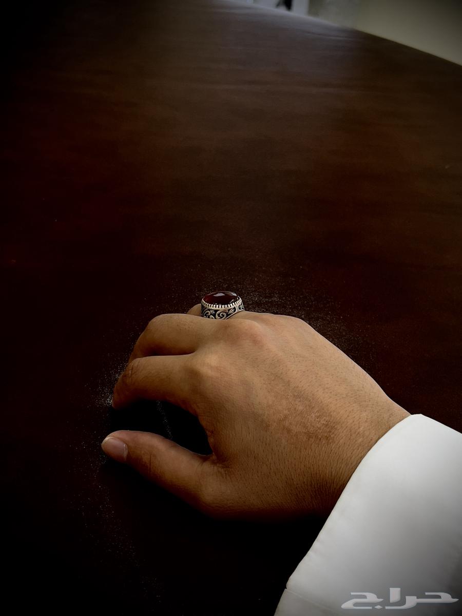 A luxurious Yemeni agate ring63281942330370112