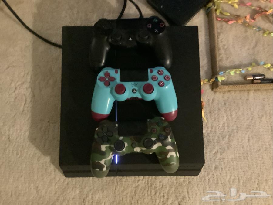 للبيع بلاي ستيشن PS4 مستعمل نظيف مع 3 ايادي PS4 for sale use632810627984651127
