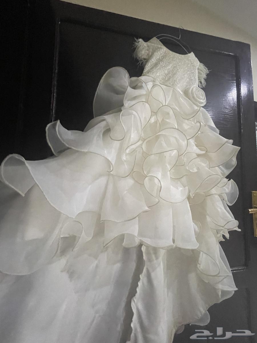 A girl's dress for age 9 to 13, and whoever is interested can contact me.63279336360450112