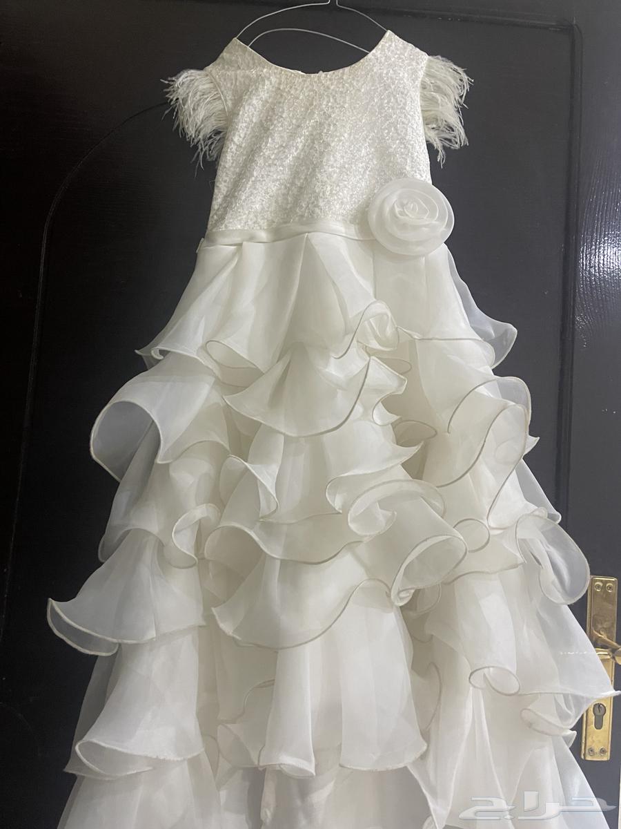 A girl's dress for age 9 to 13, and whoever is interested can contact me.63279336360450111