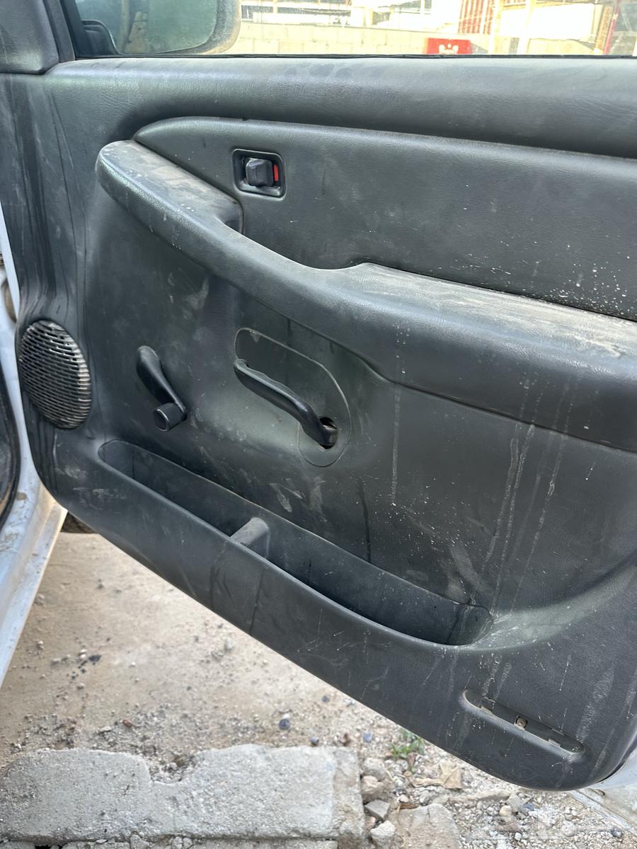 Siera Model 2005, automatic transmission, selling for parts only.63481420453250113