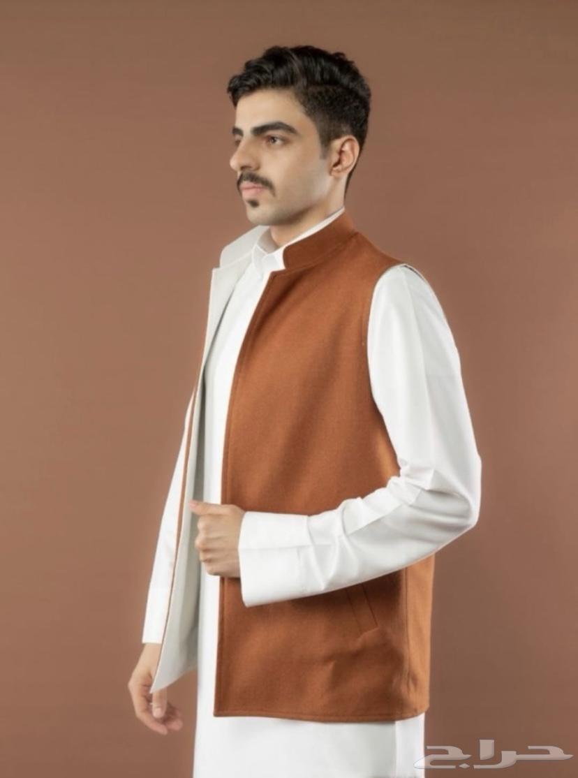 Show elegant men's vests offering unique sizes and shapes63279730890242111