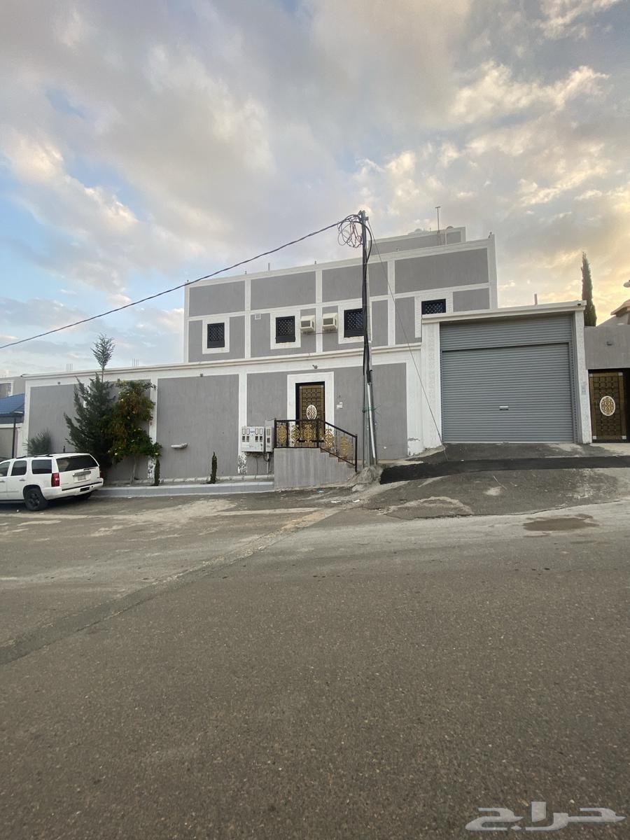 Two-story building with three apartments63006926339713111