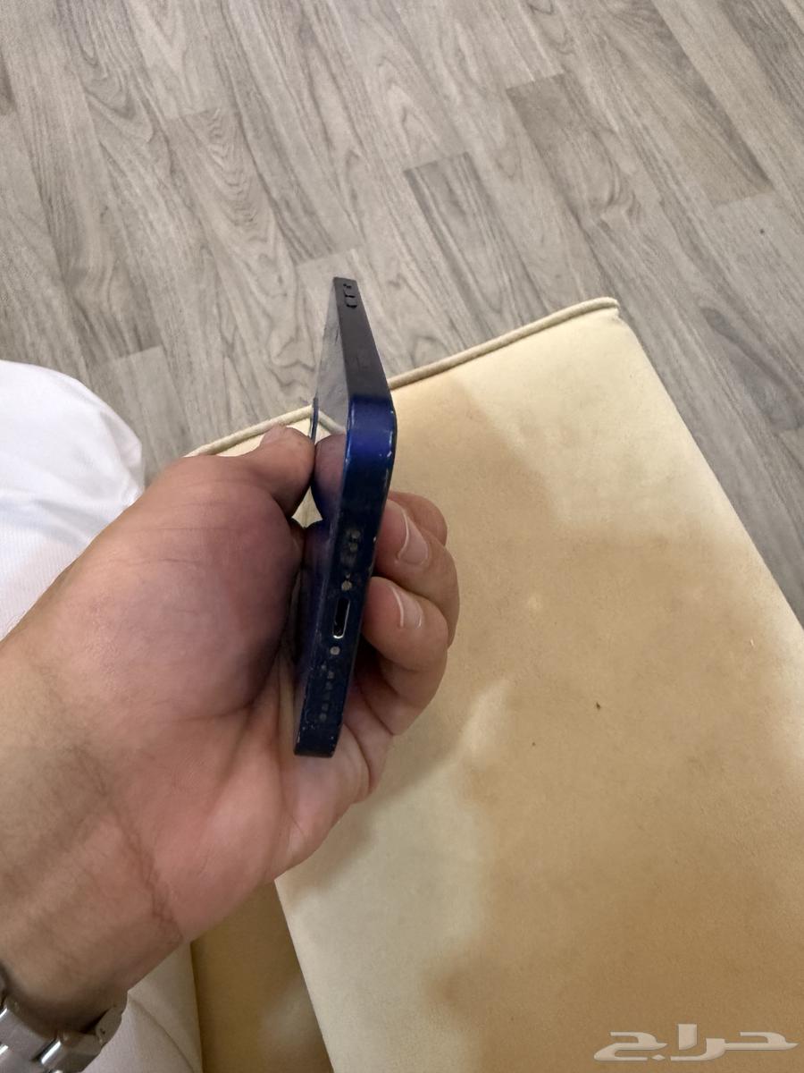 ايفون 12632741913744651125