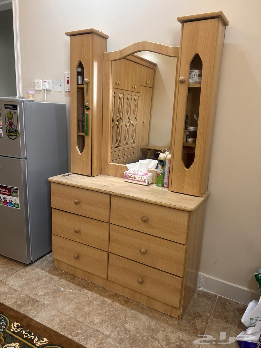 For sale: all the furniture shown, only 500 riyals. Reason: my travel abroad.63270804517378113