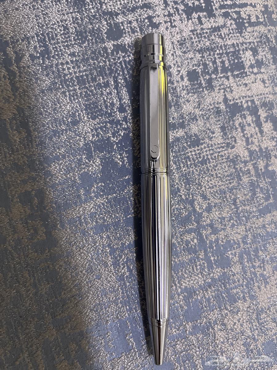 A pen similar to Cartier632708075996181125