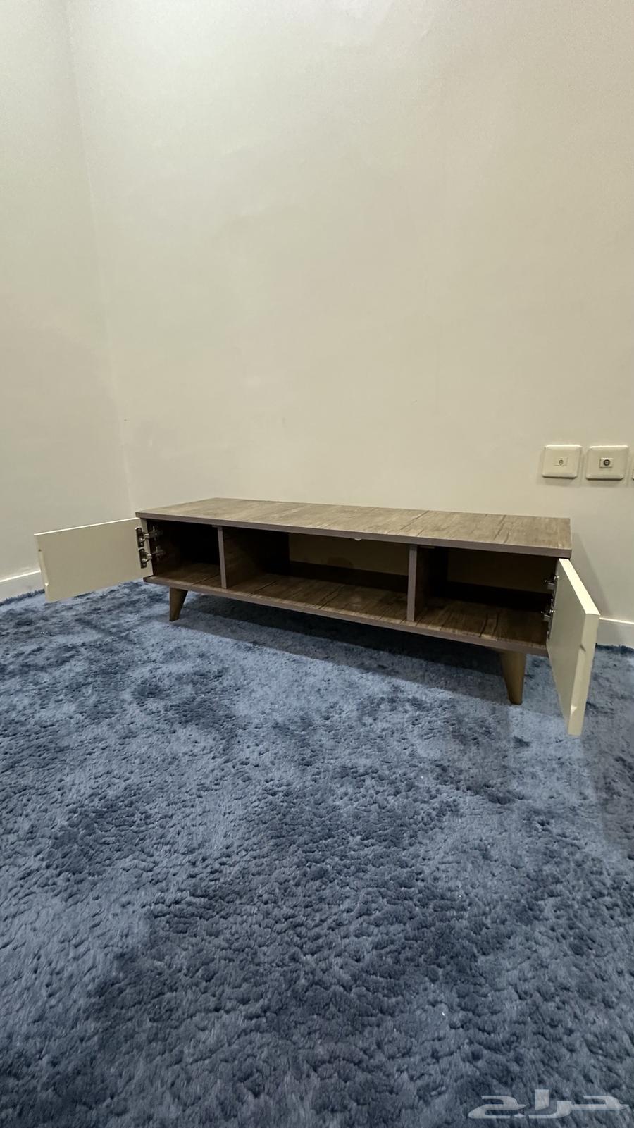 For sale, a television table63269688114050112