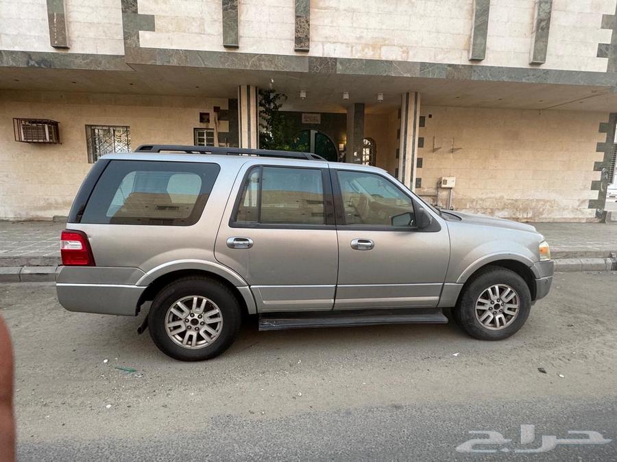 اكسبديشن 2009 نظيف في رس رفرف خلفي يسار فقط الباقي بدي بلد63470190715393111