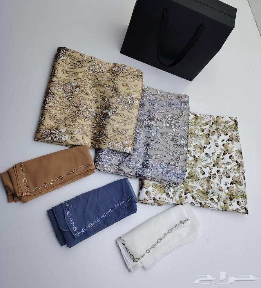 Three pieces of batik fabric with embroidered patterns and a cardboard box63617268840834113