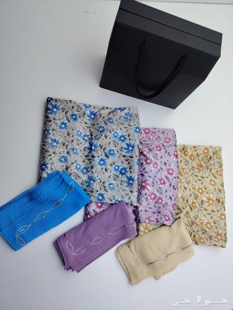 Three pieces of batik fabric with embroidered patterns and a cardboard box63617268840834114