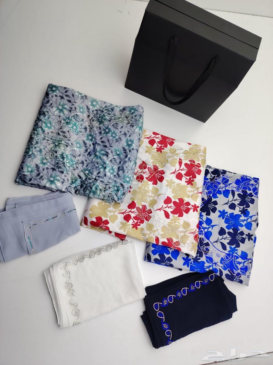 Three pieces of batik fabric with embroidered patterns and a cardboard box63617268840834112