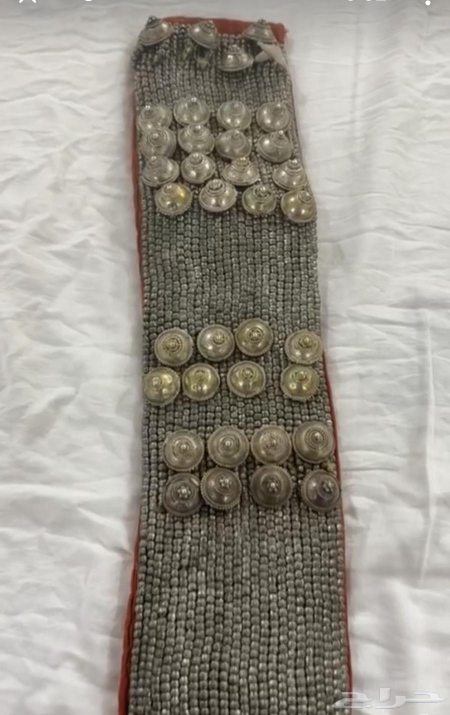 A silver belt that is about 50 years old630073894758411128