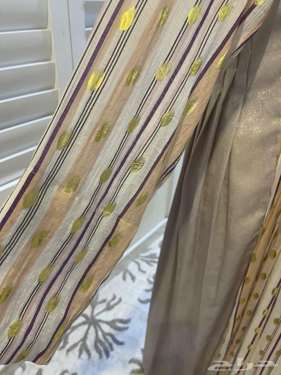 3 jalabiyas from Dar Makhriz and one from Bardah, all of them are wearing large sizes.63007383359361112