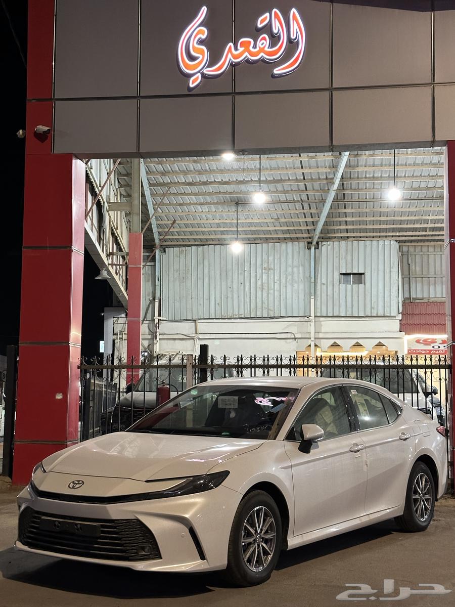 Camry 2025 E gasoline at a price of 110,50063433426978561112