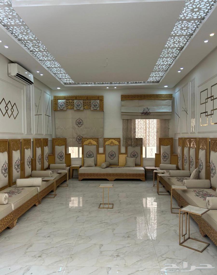 For sale: a living room floor and two apartments in Al-Ramal.63007380549890114