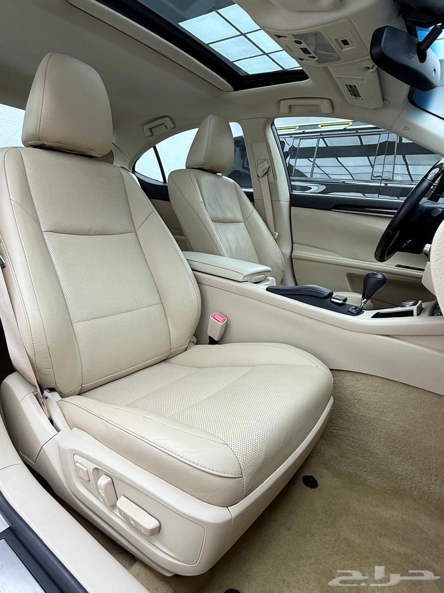 Lexus ES350 2015 and issuance of the UAE ID card63433426681729114