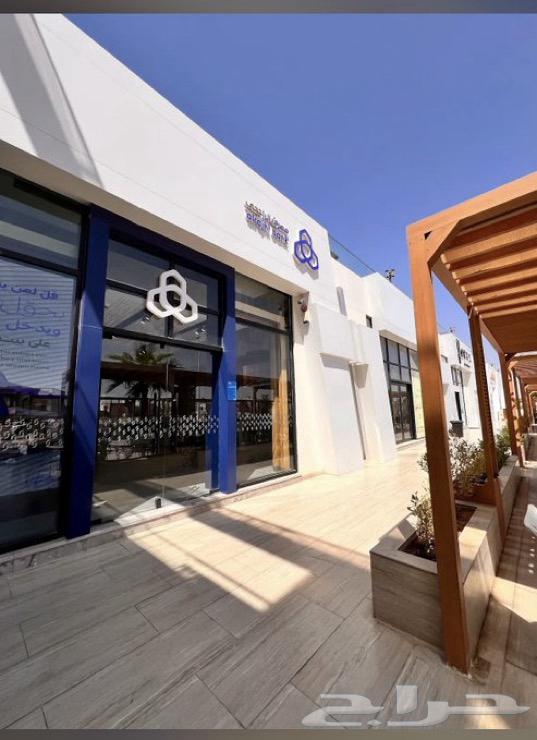 For rent: A showroom in a commercial complex on King Abdullah Road, north of Buraidah63007449427075111