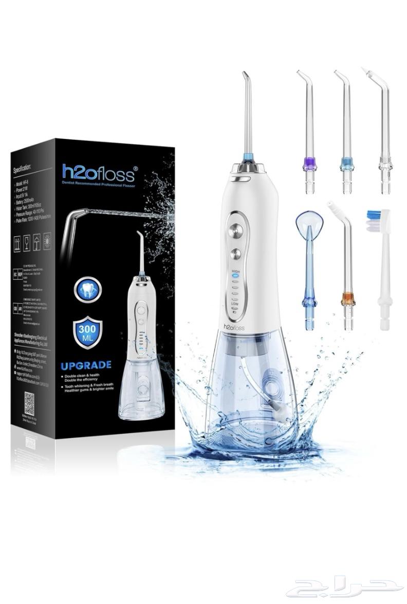 Water flosser device for cleaning teeth and tongue632620695153951115