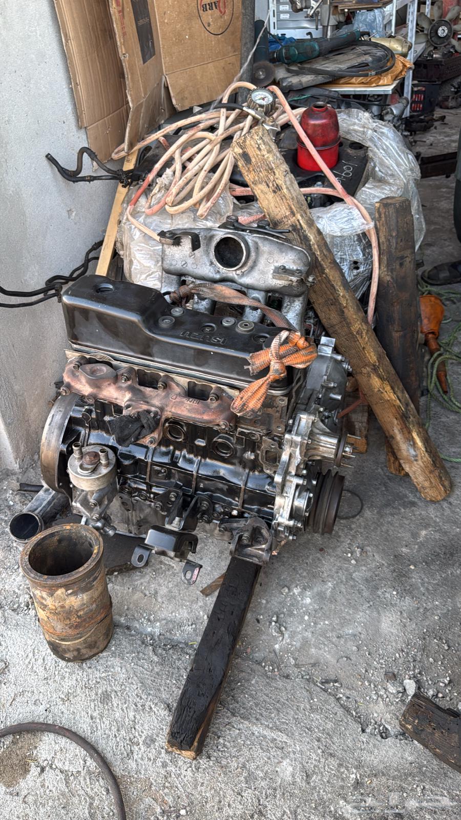 There is an Isuzu with a Mitsubishi engine.63422123118594112
