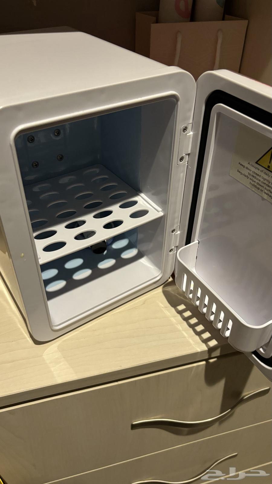 Refrigerator for beauty tools63258368735362112