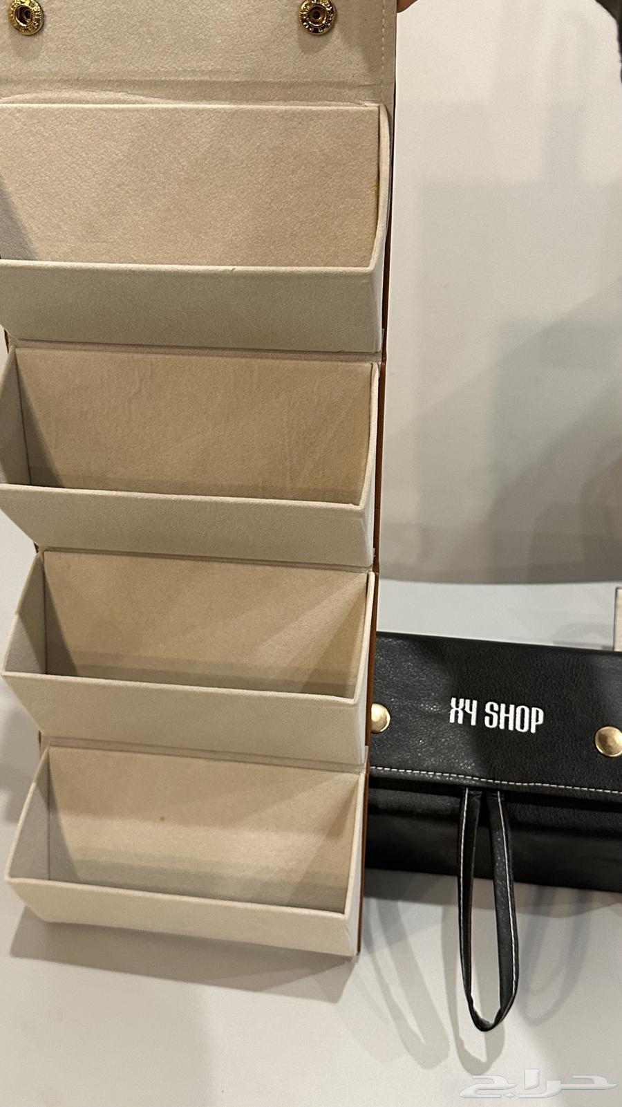 حامل نظارات63254738617986111
