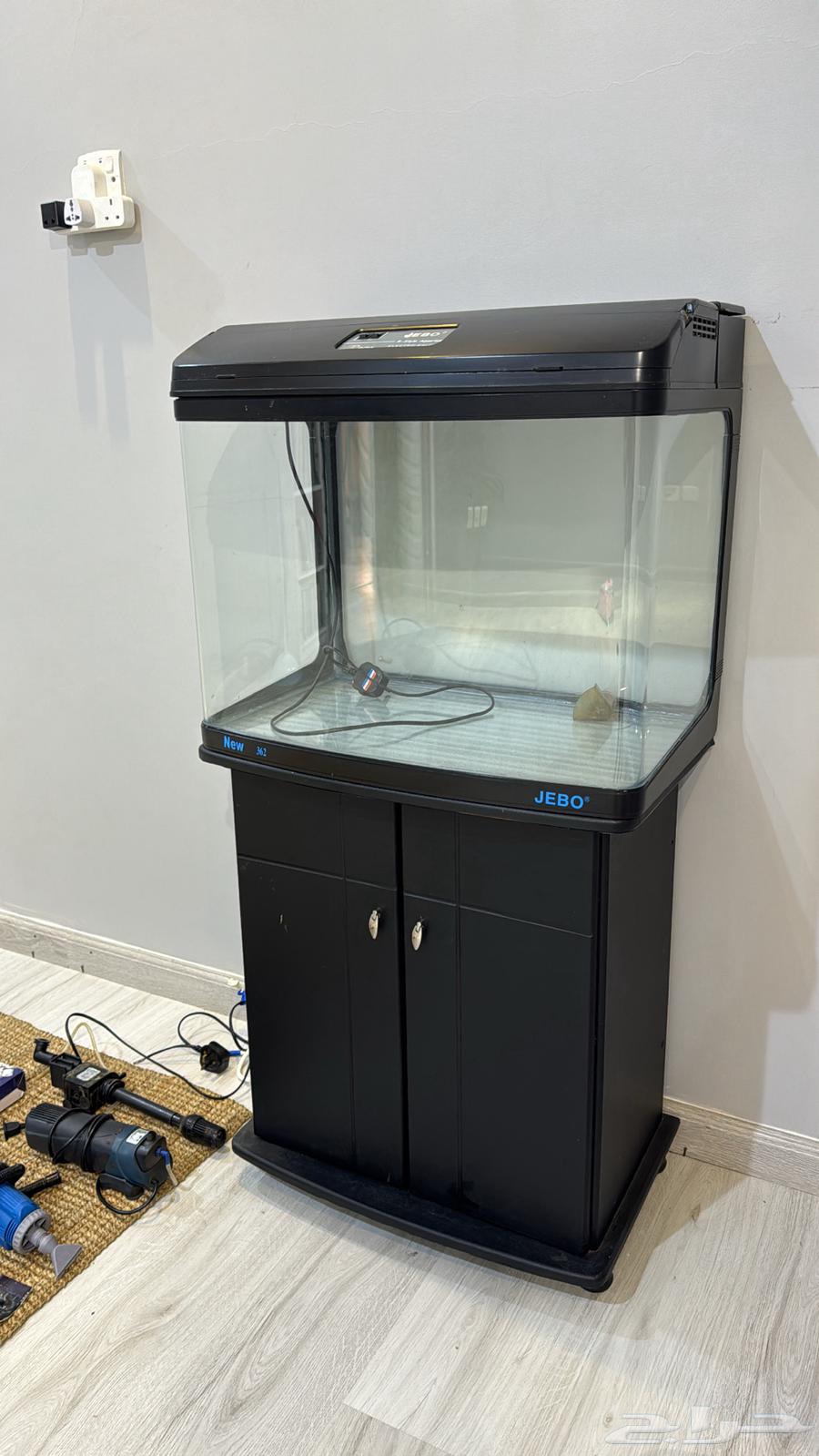 Fish tank with its accessories63254220240769112
