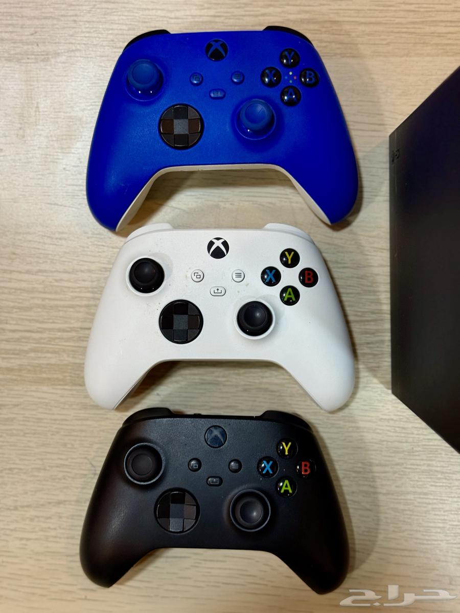 1TB Xbox for sale - very lightly used and very clean63253191558787113