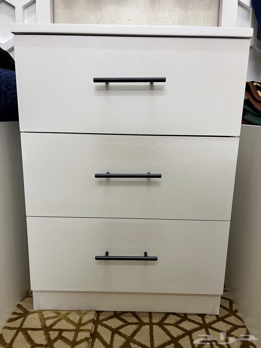 2 single beds and 2 nightstands63301421671299111