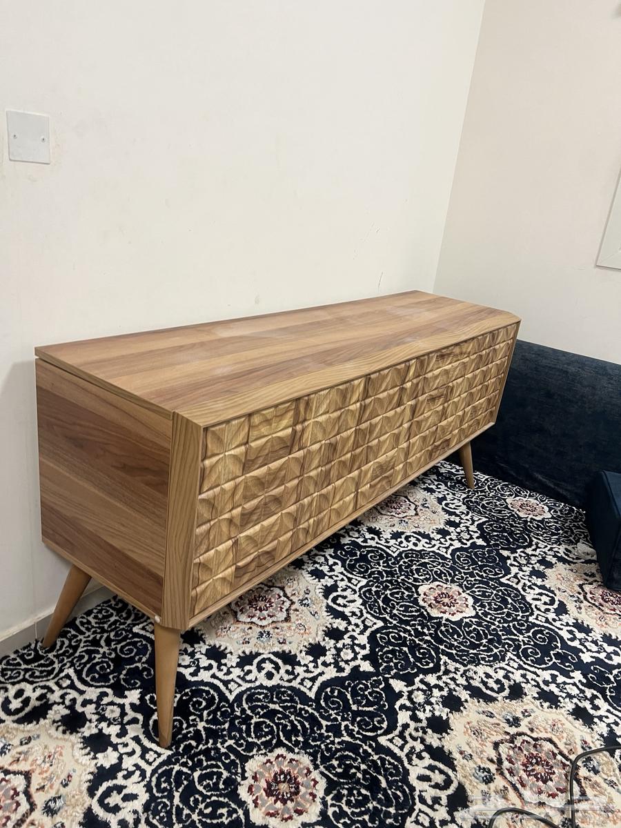 Natural wood touch table bought for 2500, negotiable63257380965122111