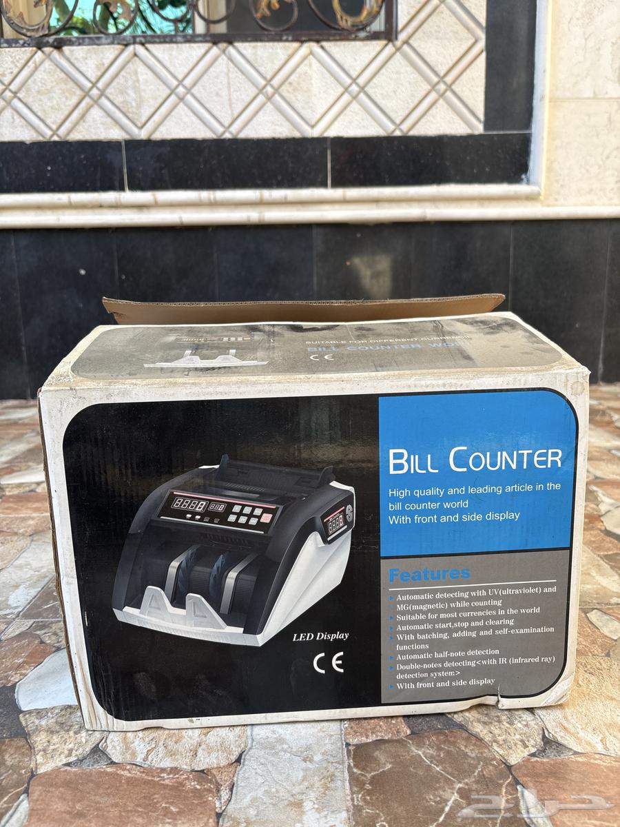 A new money counting machine, still in its original packaging and never used.632537157163541120