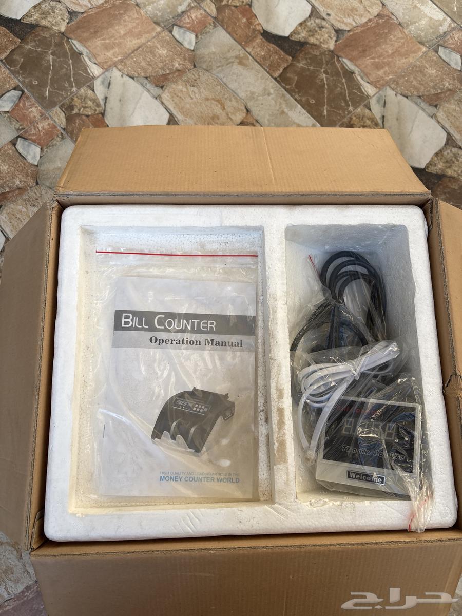 A new money counting machine, still in its original packaging and never used.63253715716354111